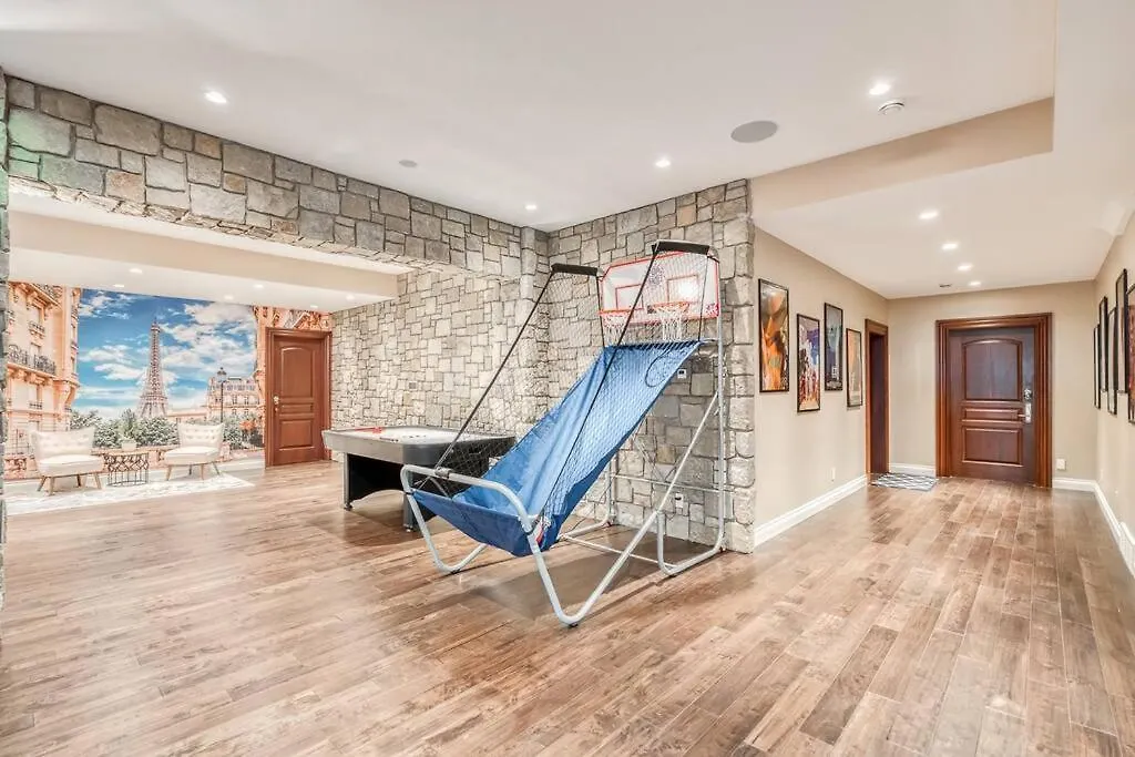Holiday home French Chateau W/Swim Spa & Theatre: 11,700 Sqft Calgary Canada