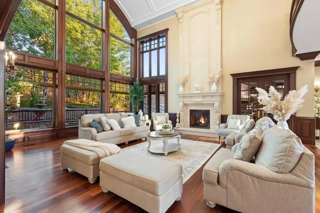 French Chateau W/Swim Spa & Theatre: 11,700 Sqft Calgary 0*,