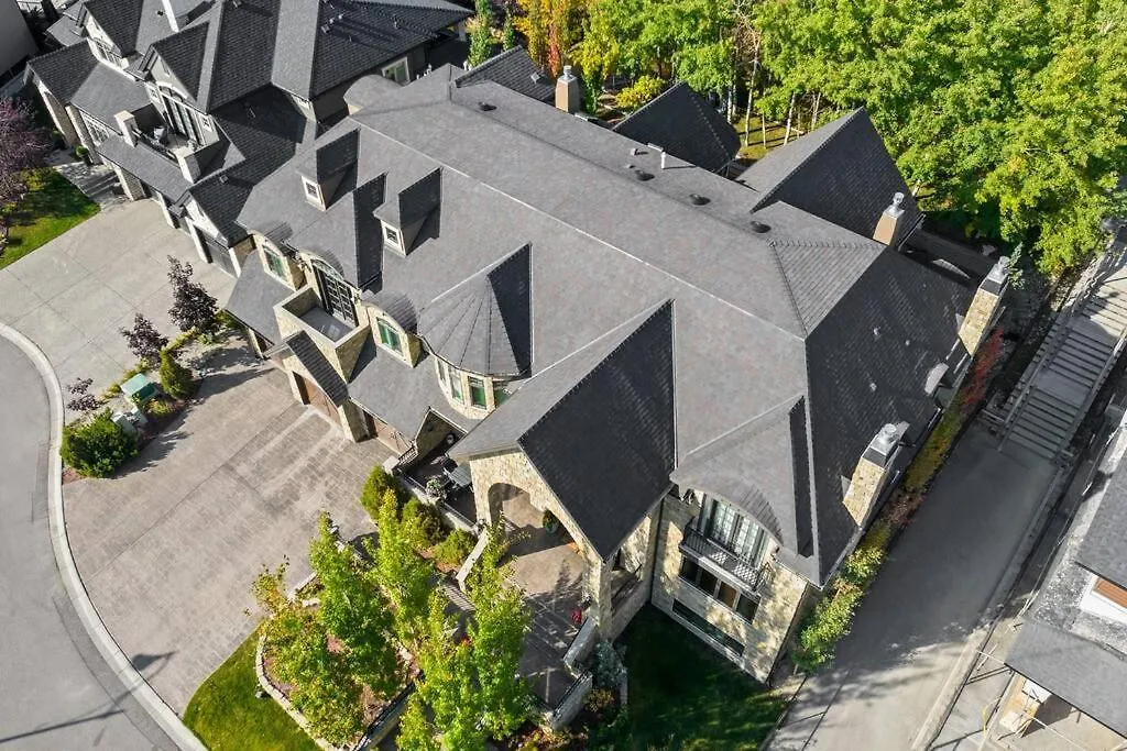 French Chateau W/Swim Spa & Theatre: 11,700 Sqft Calgary 0*,