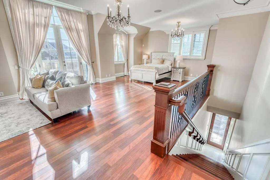 Holiday home French Chateau W/Swim Spa & Theatre: 11,700 Sqft Calgary