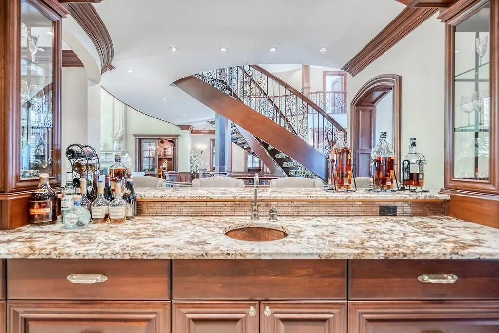 Holiday home French Chateau W/Swim Spa & Theatre: 11,700 Sqft Calgary Canada