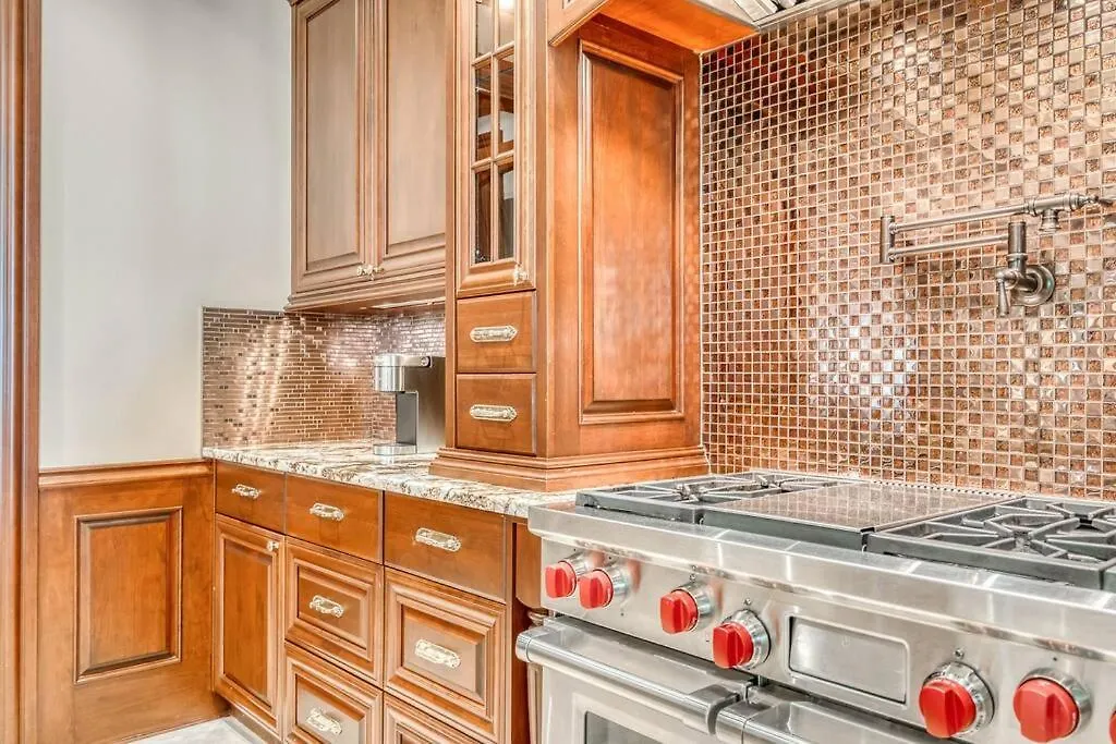 French Chateau W/Swim Spa & Theatre: 11,700 Sqft Calgary 0*,