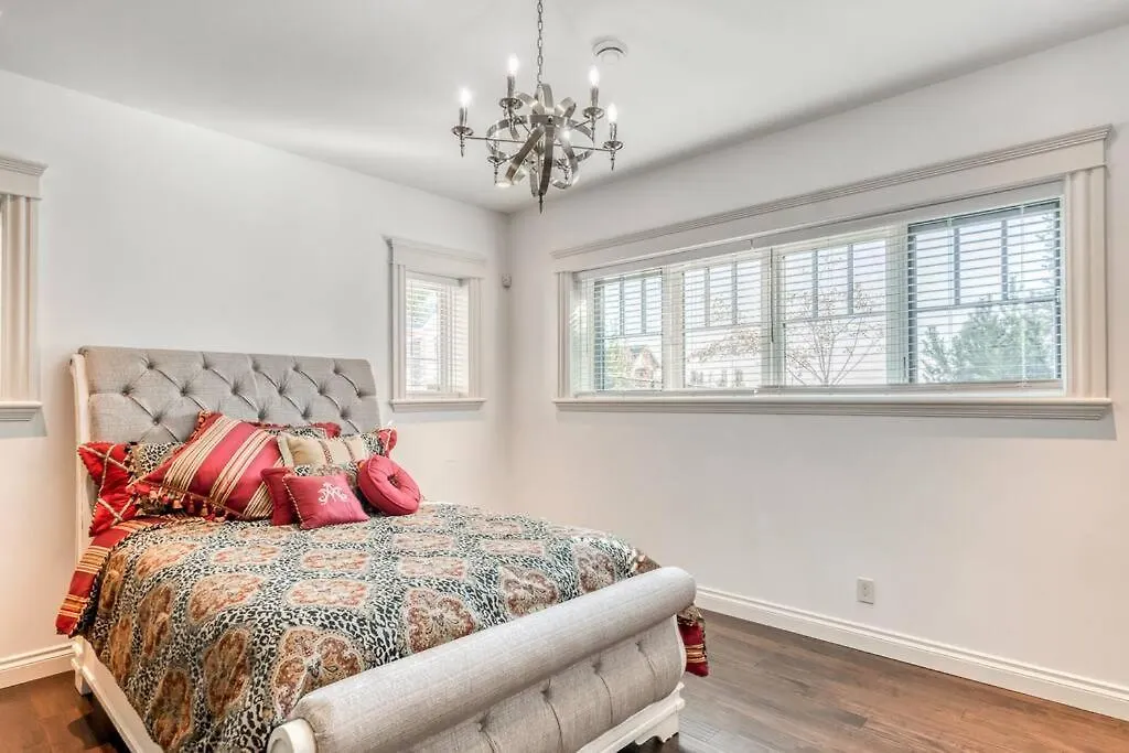 French Chateau W/Swim Spa & Theatre: 11,700 Sqft Calgary 0*,