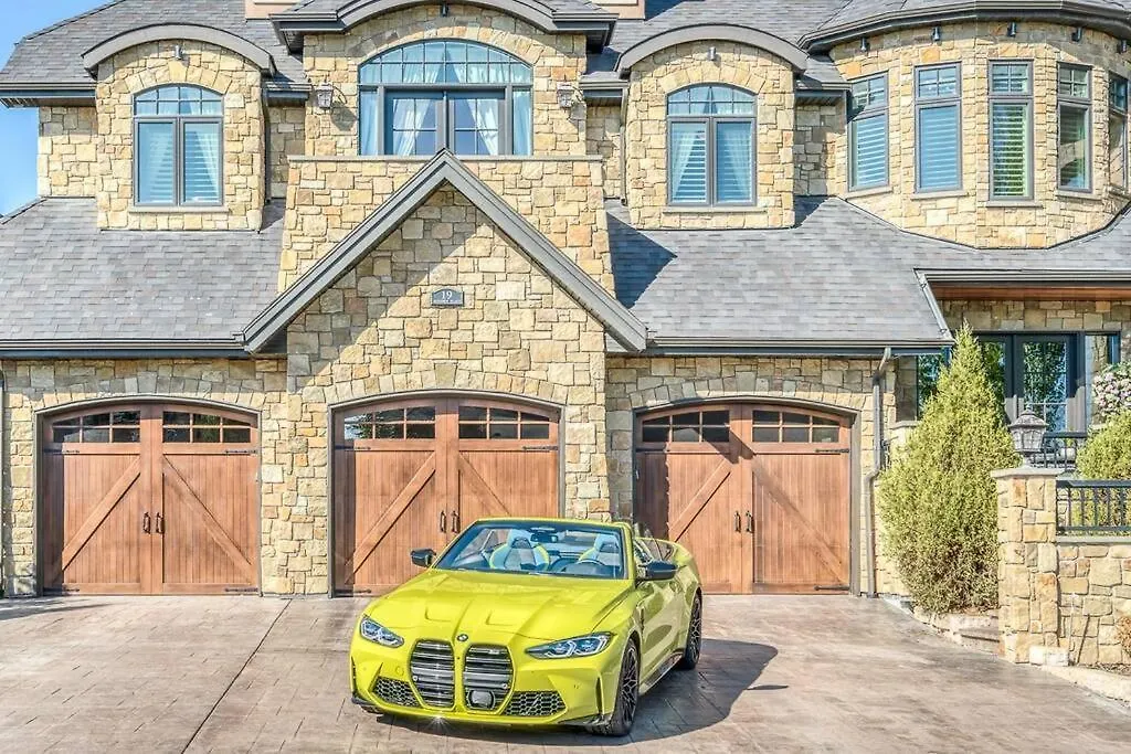 French Chateau W/Swim Spa & Theatre: 11,700 Sqft Calgary Holiday home