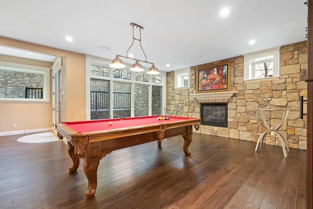 Holiday home French Chateau W/Swim Spa & Theatre: 11,700 Sqft Calgary
