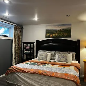 Homestay Hidden Valley New Basement With Private Bathroom!, Calgary