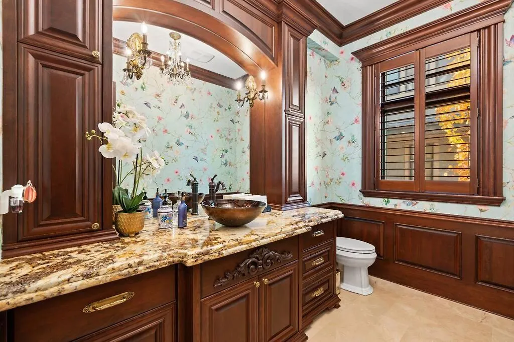 French Chateau W/Swim Spa & Theatre: 11,700 Sqft Calgary Dom wakacyjny
