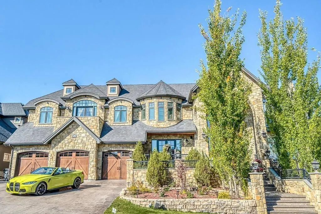 Dom wakacyjny French Chateau W/Swim Spa & Theatre: 11,700 Sqft Calgary