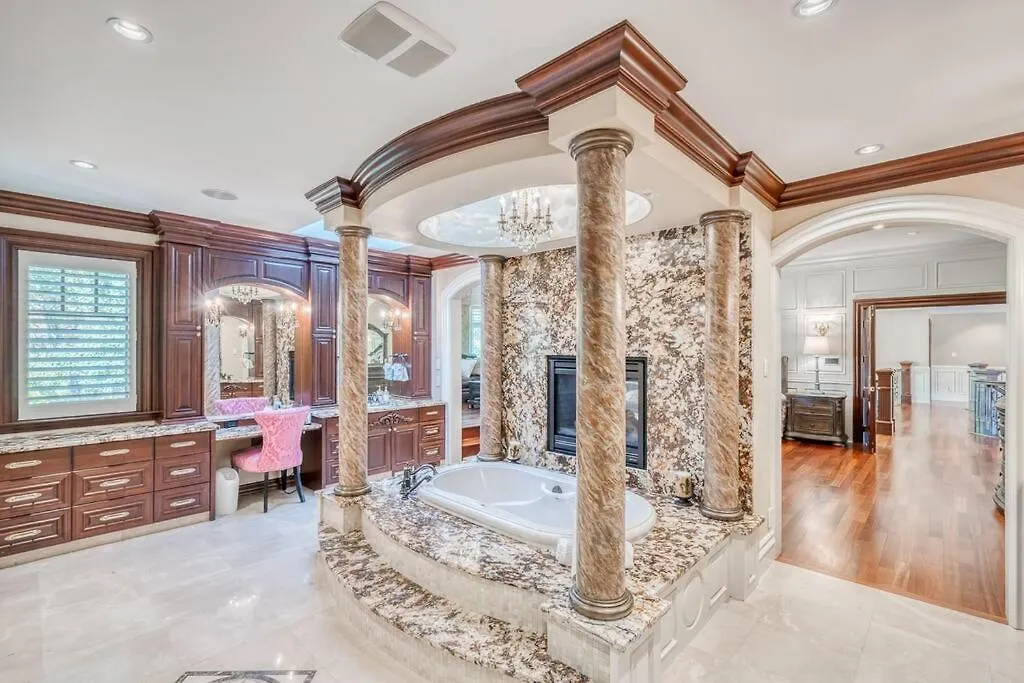 French Chateau W/Swim Spa & Theatre: 11,700 Sqft Calgary Dom wakacyjny